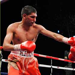 Amir Kahn Defended his WBA Title 